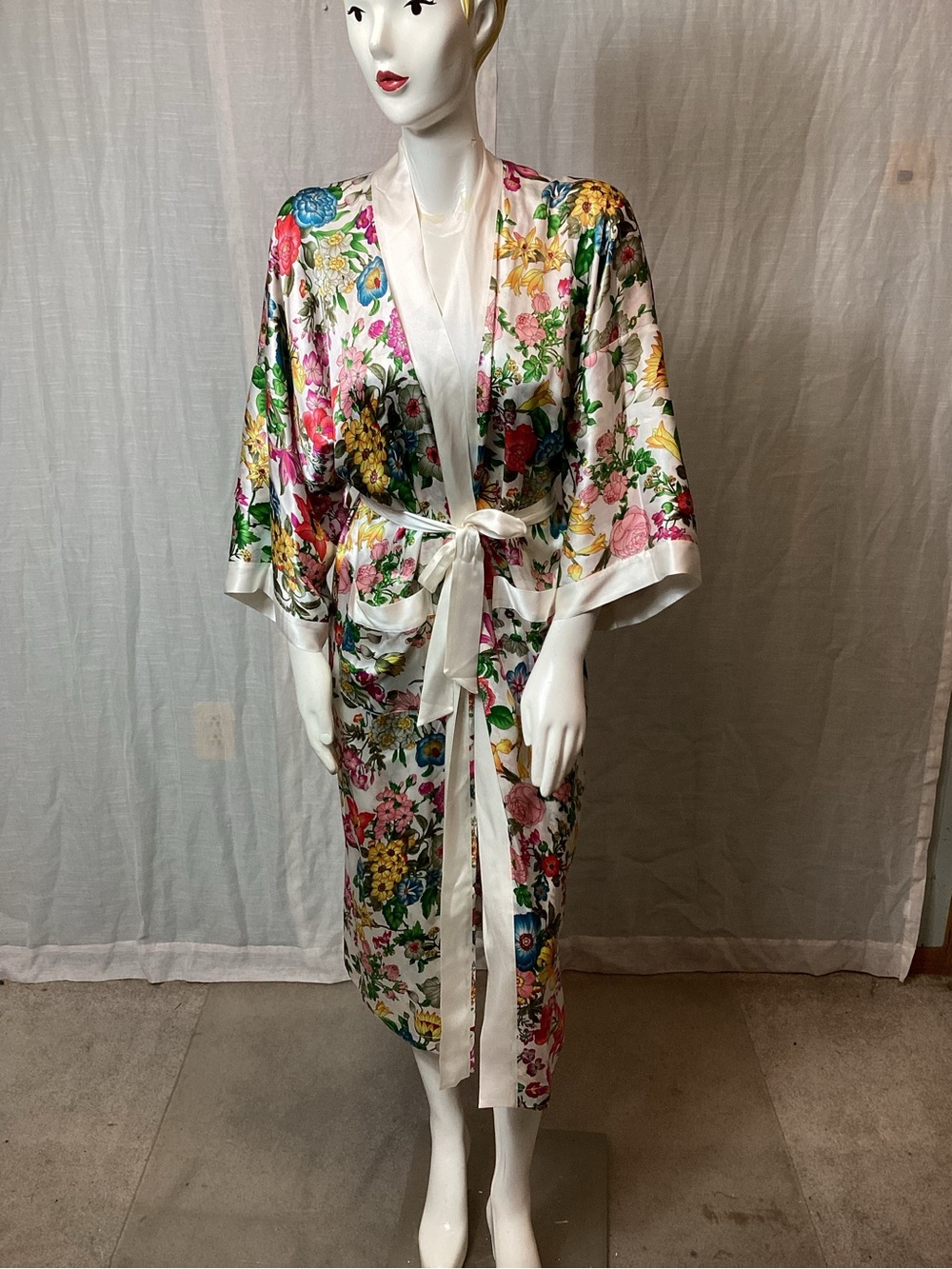 ASILK Long Floral Silk Kimono Robe; Size: S